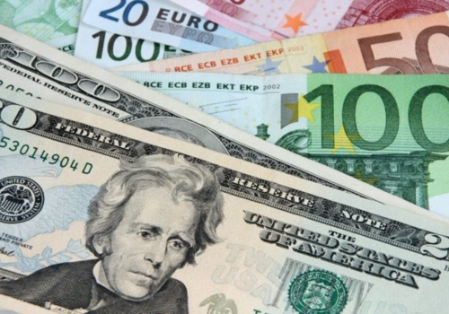 EUR/USD Outlook: Renewed Selling Pressure Puts 1.1000 Level at Risk