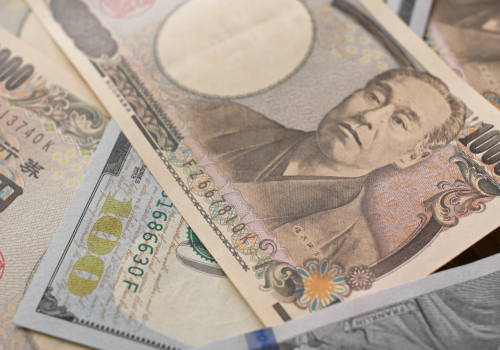 USD/JPY Outlook: Slips Below 142.00 Amid Weak Dollar